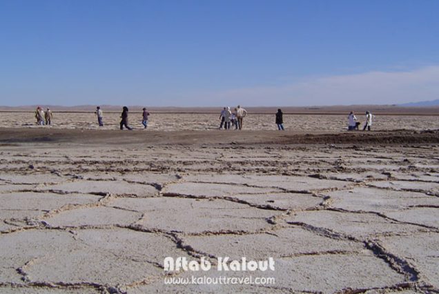 بازدید از دریاچه نمک در تور کویر مرنجاب