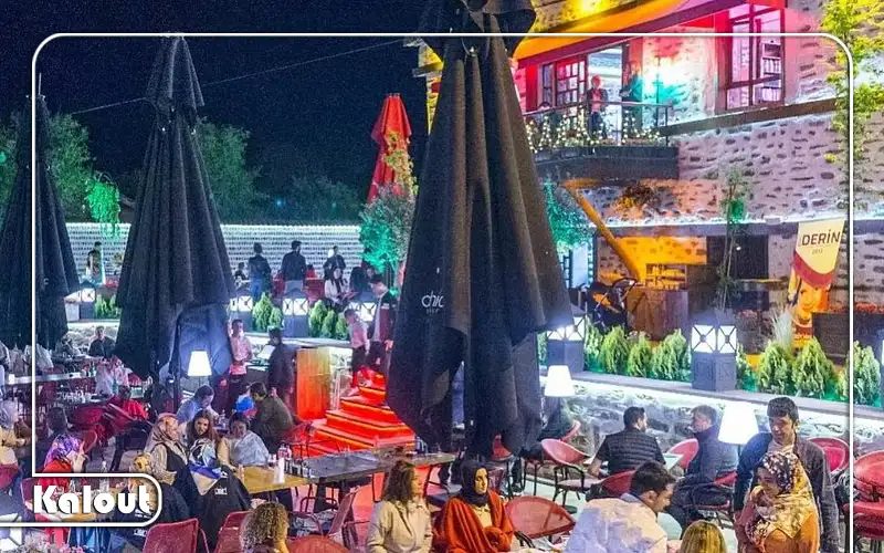 کافه نشینی شبانه در قونیه
